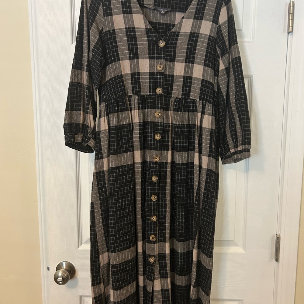 Elegant Black and Tan Plaid Long Sleeve Dress